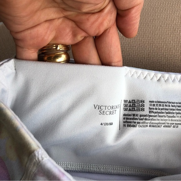 Victoria's Secret Flow On Point Pockets Legging in Pastel Rainbow Leaves Sz 4 - Picture 11 of 16